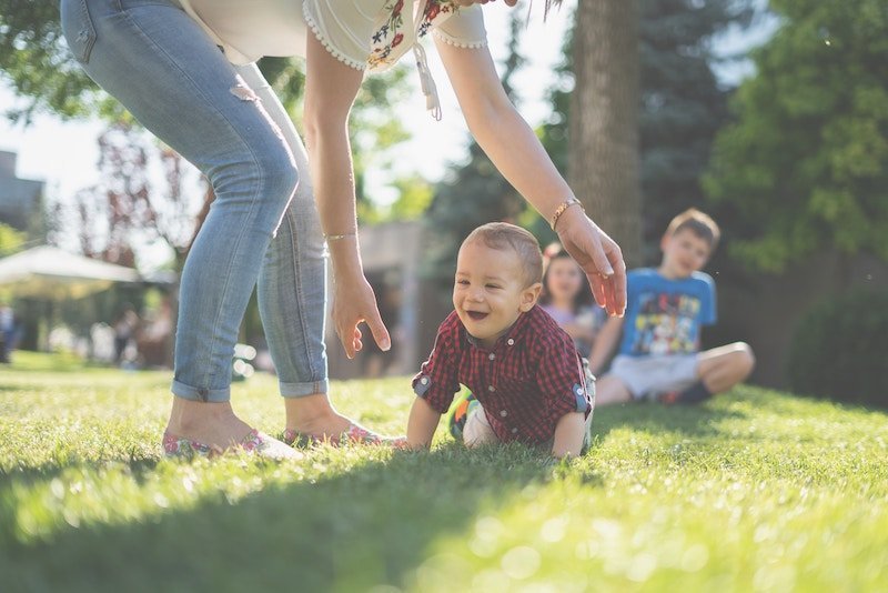 5 Productos para que tu bebé empiece a gatear y andar